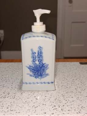 Ceramic Liquid Soap Dispenser with Hand-Painted Lavender Floral Motif